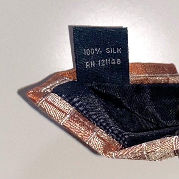 VAN HEUSEN Men’s Necktie with Orange/Cream Geometric Design 100% Silk. - Picture 3 of 4